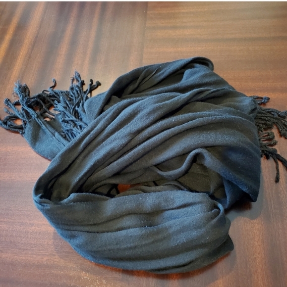 $10 w/bundle Black with tassles scarf 78" x 20" - Picture 2 of 2